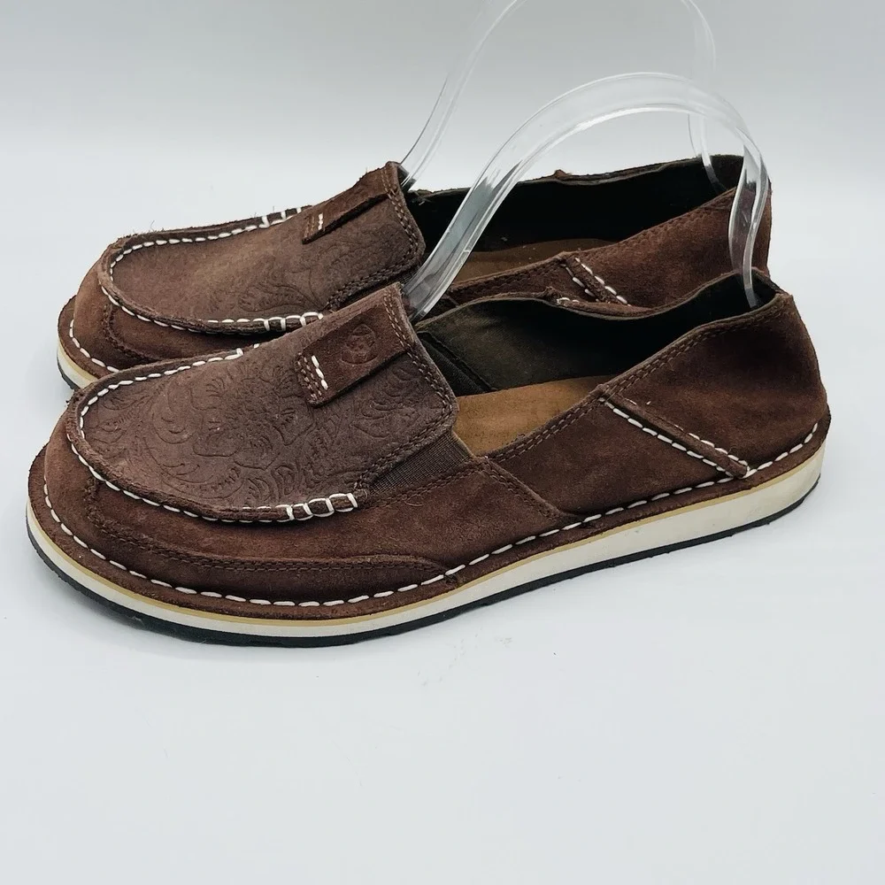 Ariat NWT Woman's Embossed Paisley Brown Leather Cruiser Slip On Size 8 B